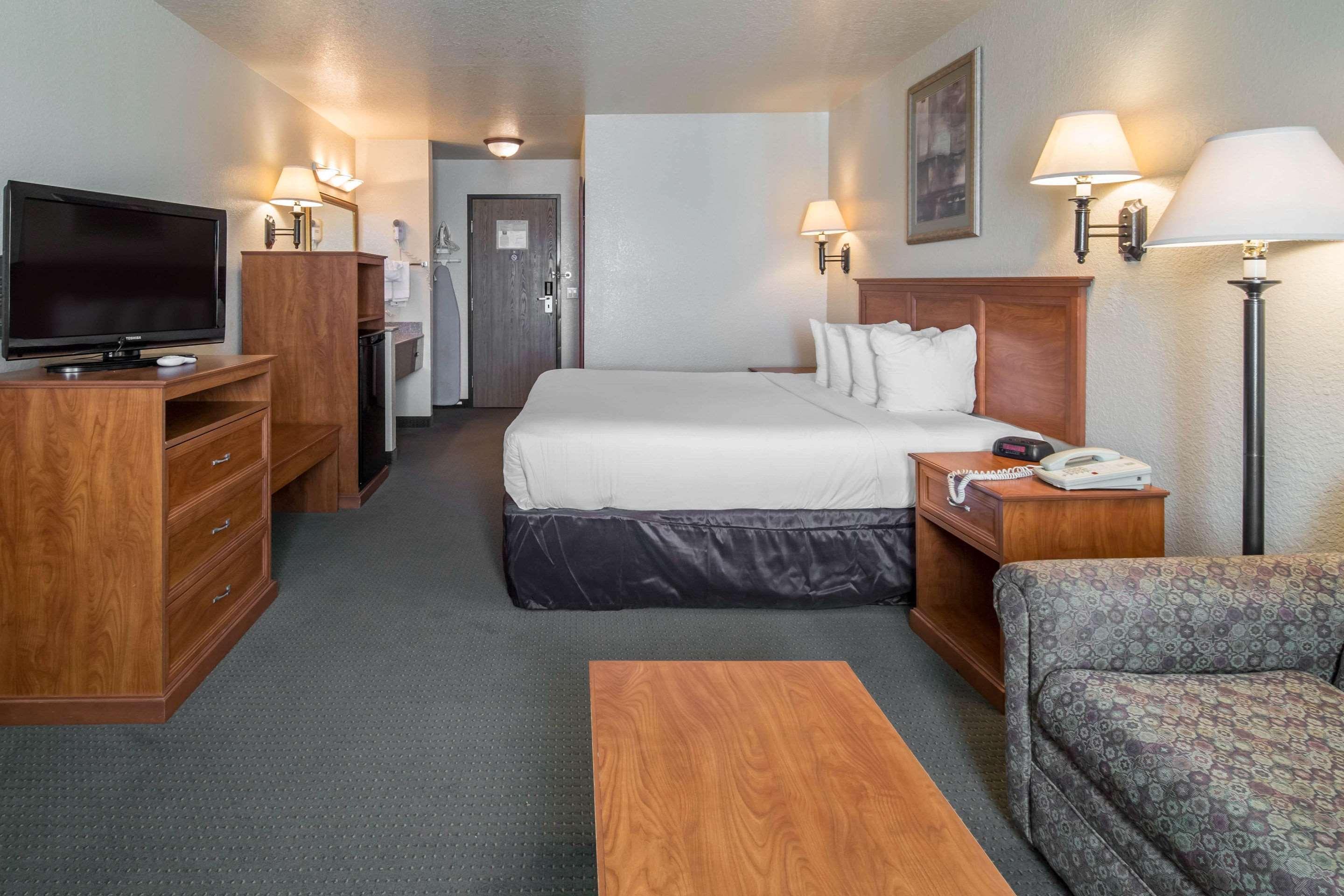 Quality Inn Alpine Esterno foto