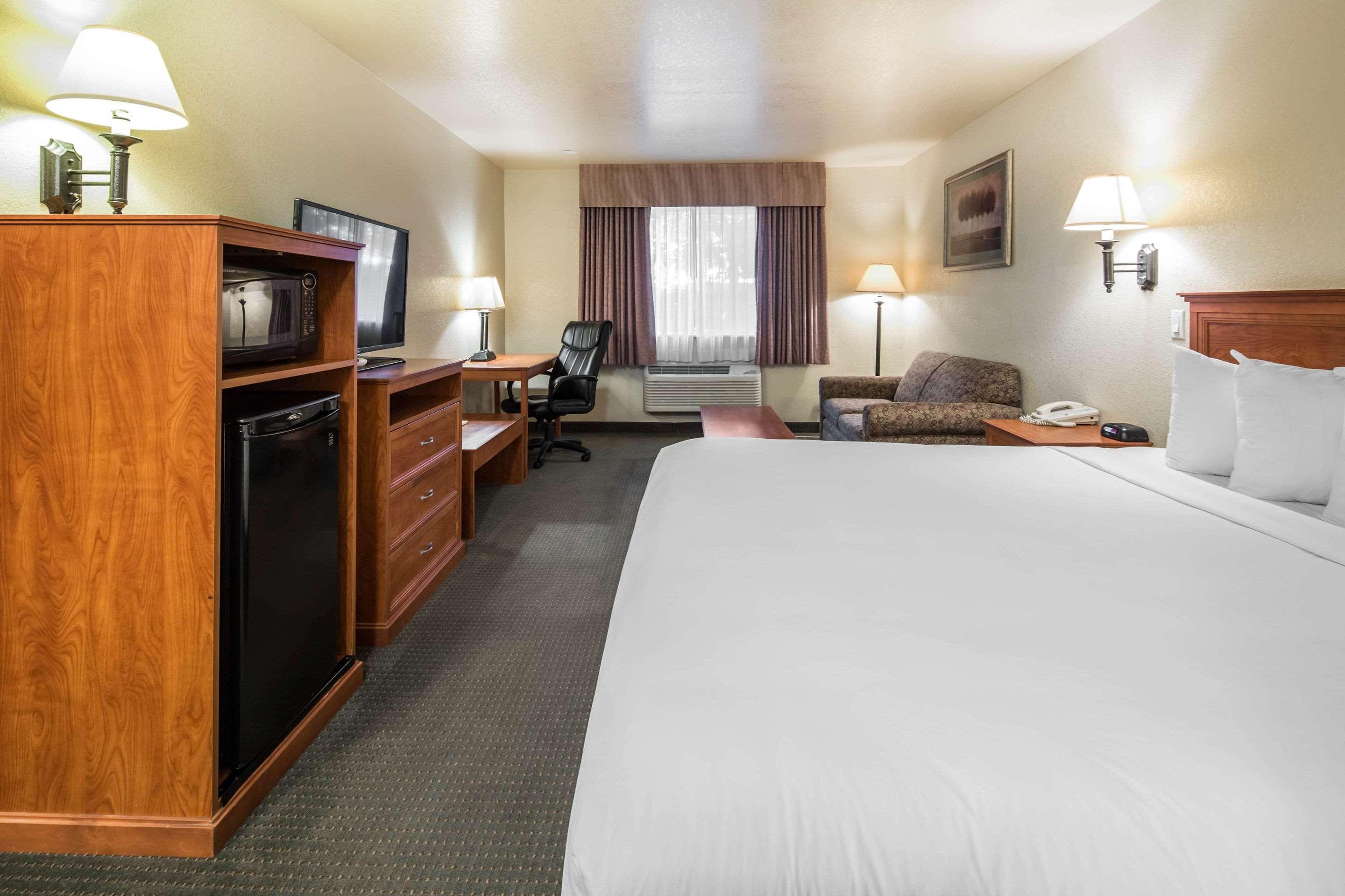 Quality Inn Alpine Esterno foto