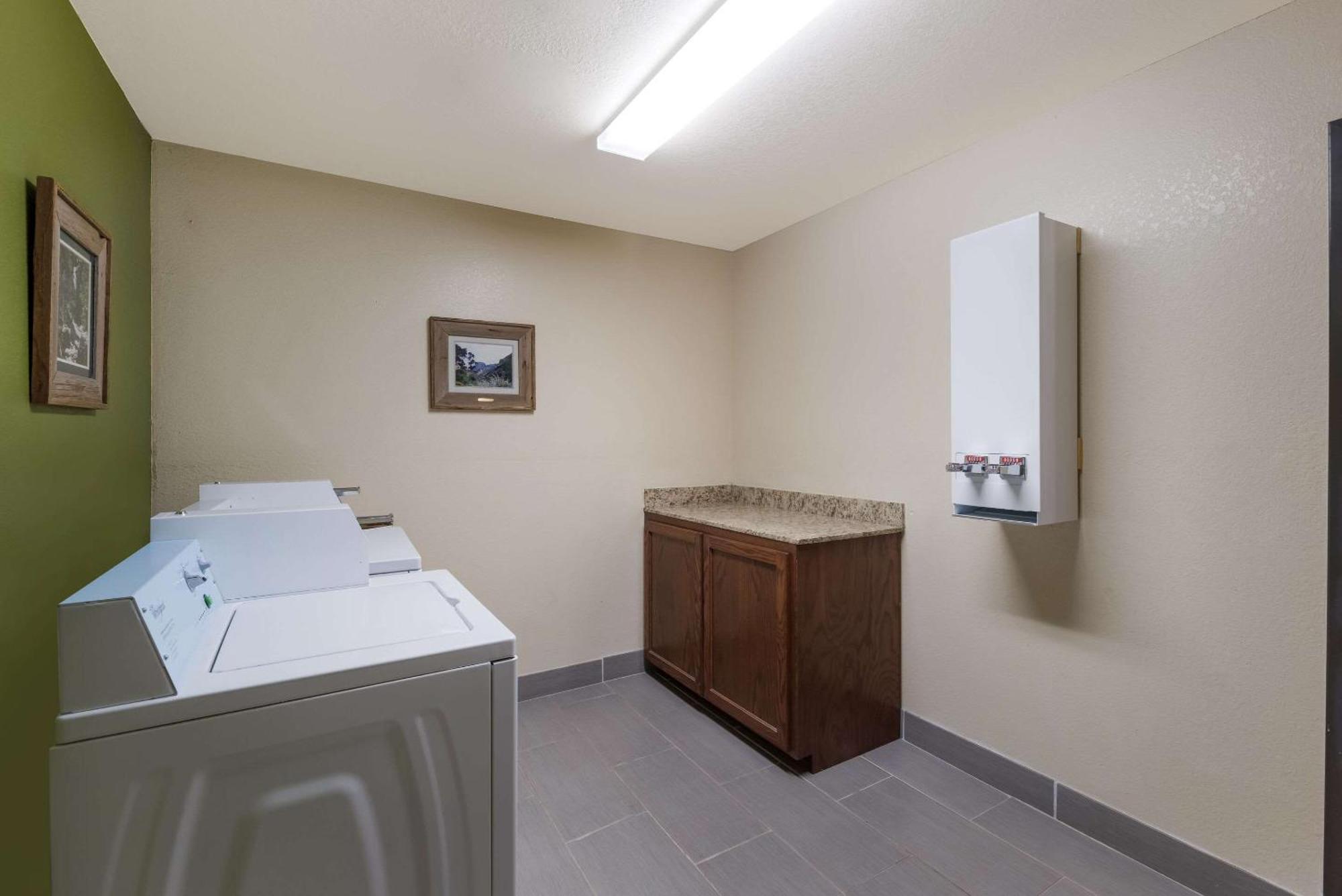 Quality Inn Alpine Esterno foto