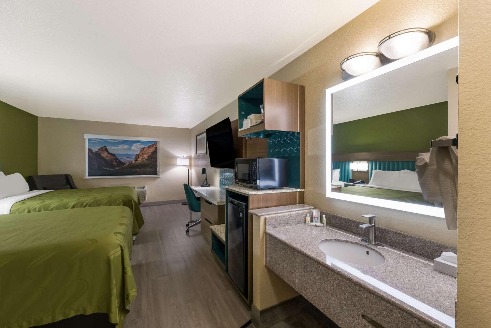 Quality Inn Alpine Esterno foto