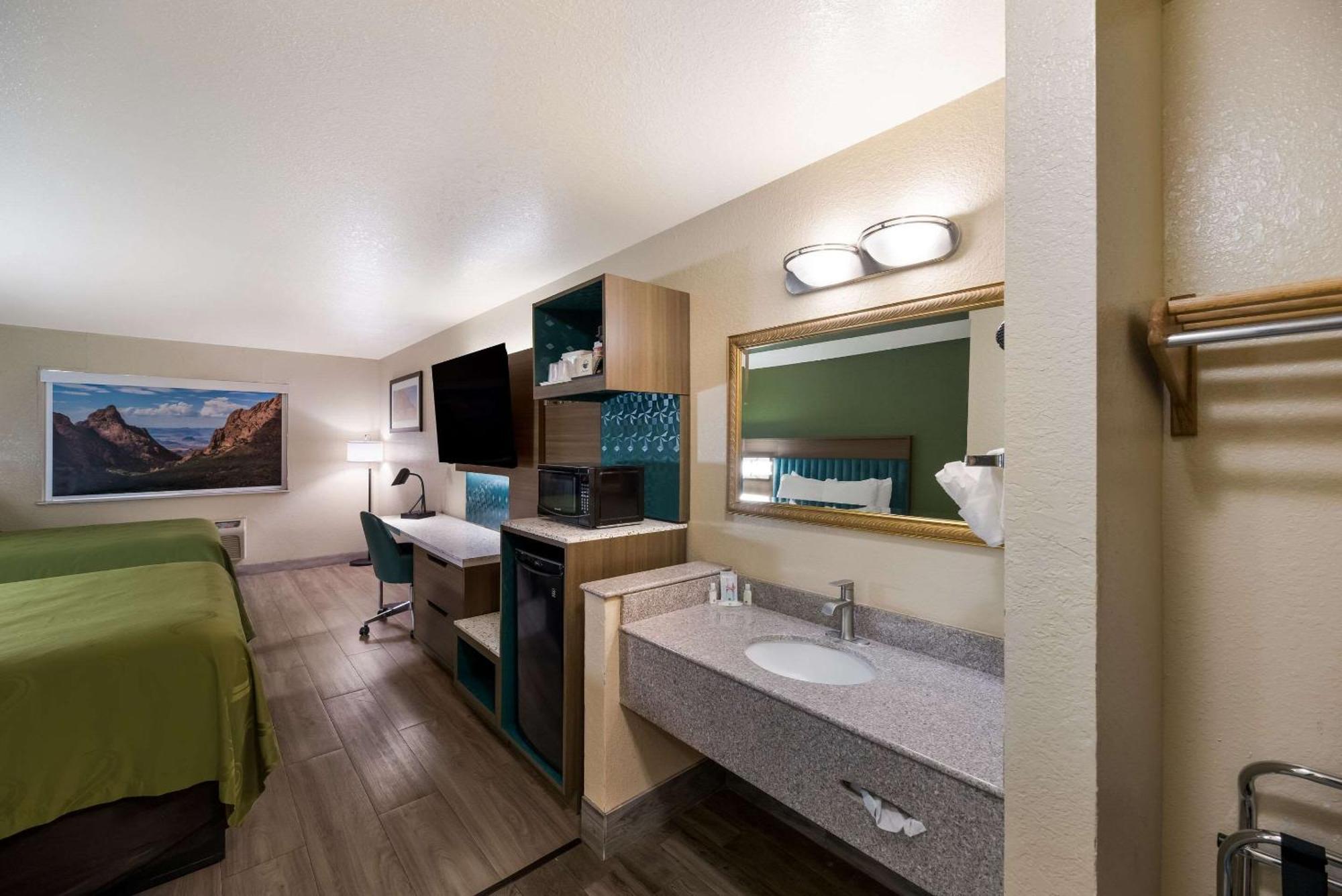 Quality Inn Alpine Esterno foto